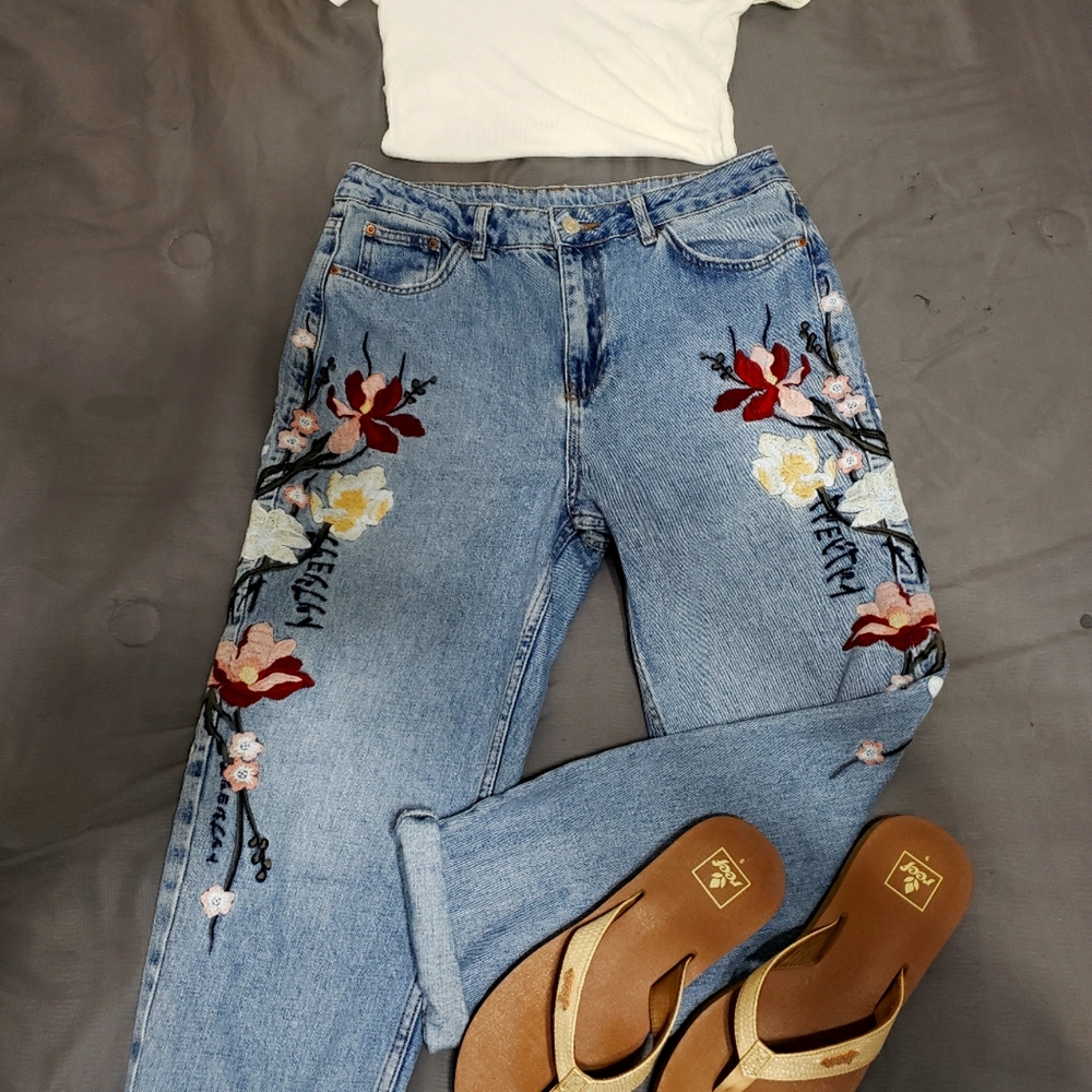 Topshop MOTO floral embroidered mom jeans size 30